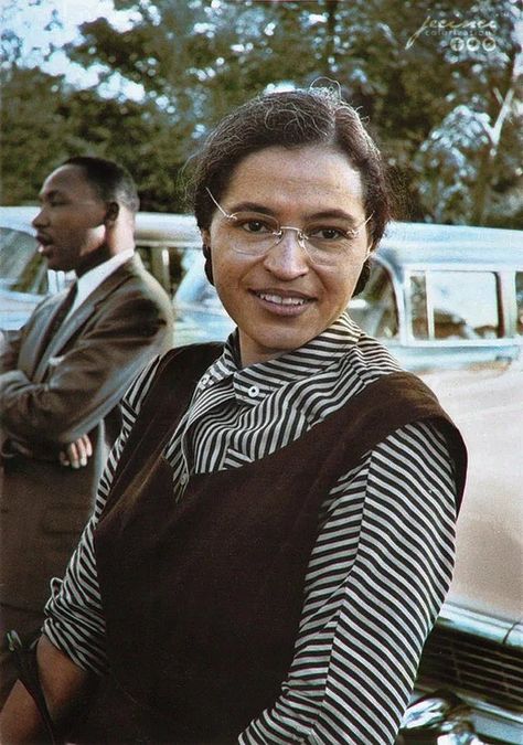 The Martin Luther King, Jr. Center on Twitter: "Remembering and honoring #RosaParks on her 109th birthday. #BlackHistoryMonth #WomenSoulOfTheMovement… " Colorized Historical Photos, Jesse Owens, Future Days, Mata Hari, Colorized Photos, Vivien Leigh, Rosa Parks, Rita Hayworth, Kamikaze