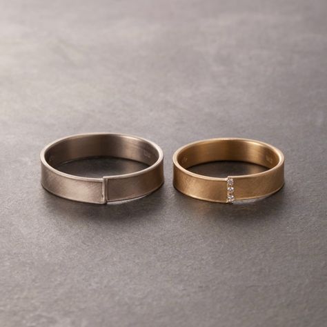 Contemporary Jewelry Earrings, Matching Wedding Band Sets, Matching Wedding Ring Sets, Stone Ring Design, Sculpted Jewelry, Couple Ring Design, Ring Jewellery Design, Engagement Rings Couple, Alternative Wedding Rings