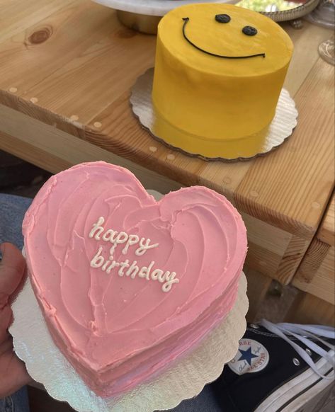 Pink Heart Cake Birthday, Love Heart Birthday Cake Aesthetic, Aesthetic Bday Cakes, Minimalist Bday Cake, Pink Heart Cake 21, Pink Heart Birthday Cake Aesthetic, Pink Love Heart Birthday Cake, Minimalist Cakes, Taylor Swift Cake