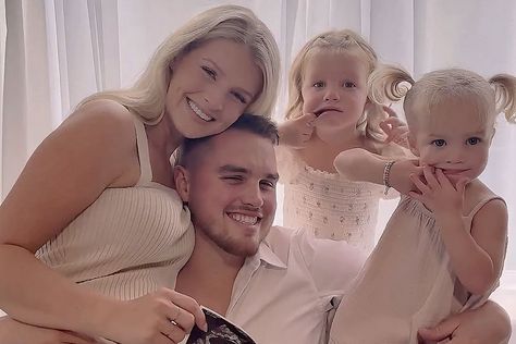 'Bringing Up Bates' Star Josie Bates Pregnant, Expecting Baby No. 3 with Husband Kelton: 'Party of Five' Tori Bates, Josie Bates, Katie Bates, Erin Bates, Birth Center, Bates Family, Grey Anatomy, Third Baby, Reality Tv Stars