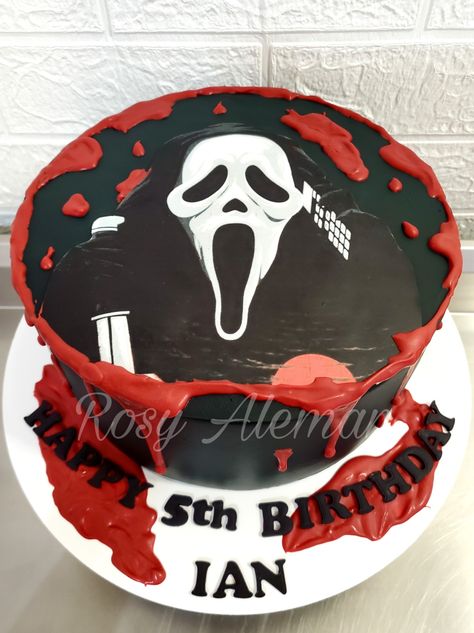 Slasher Cake Ideas, Scream Bday Cake, Scream Cake Ideas Kids, Ghostface Birthday Cake, Ghost Face Cake, Horror Movie Cakes, Ghostface Cake, Movie Theme Cake, Candy Fruits