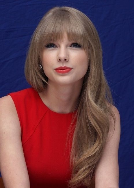 Amazing lenght and bangs.  Taylor Swift Bangs Taylor Swift, Taylor Swift Bob, Taylor Swift Bangs, Taylor Swift Speak Now Era, Taylor Swift Red Era, Speak Now Era, Red Era, Taylor Swift Speak Now, Celebrity Singers