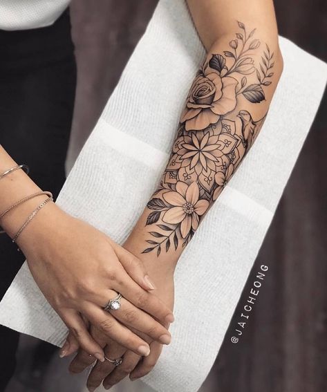 Instattoo2® 🏠 on Instagram: “Floral / Mandala 🔥👏🏻 Incrível  Gostaram? 😍 Deixe seu comentário. Feito por @jaicheong 👏🏻👏🏻 . . . . #tatuagens #instatattoo #tatuagemsp…��” Forarm Tattoos For Women, Forarm Tattoos, Inspiration Tattoos, Floral Tattoo Sleeve, Forearm Tattoo Women, Tattoo Bracelet, Arm Sleeve Tattoos, Arm Tattoos For Women, Tattoo Feminina