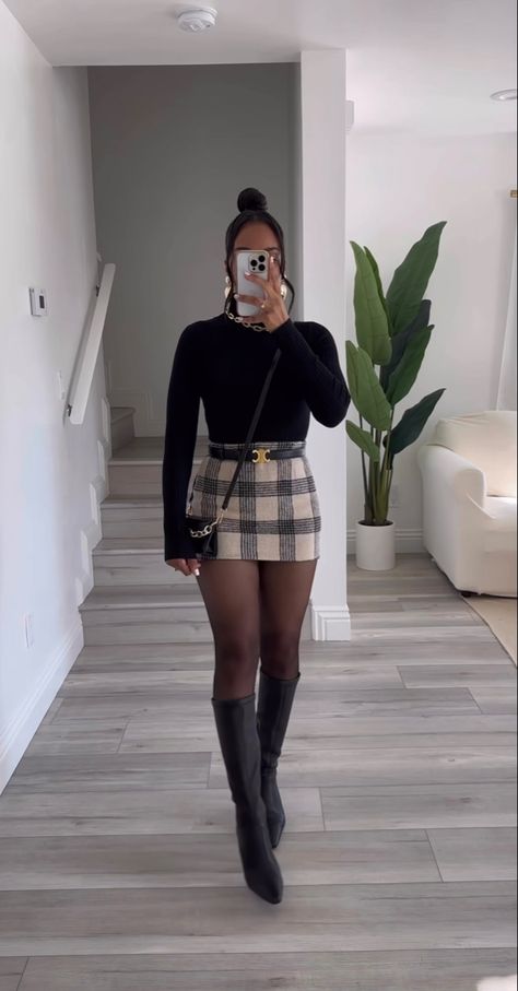 Sophisticated Bar Outfits, Outfits With Black Nylons, What To Wear With Heeled Boots, Winter Outfits Classy Elegant Casual, Leather Pant Sweater Outfit, Short Skirts Winter Outfits, Winter Winery Outfit 2023, Cute Miniskirt Outfits, Mini Skirt Tights And Boots