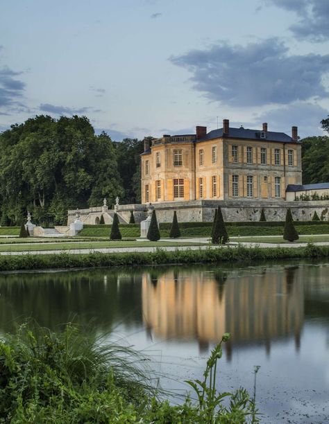 French Chateau Interiors, French Manor House, Chateaux Interiors, French Castles, Chateau France, Visit France, French Country Cottage, Site Visit, French Chateau