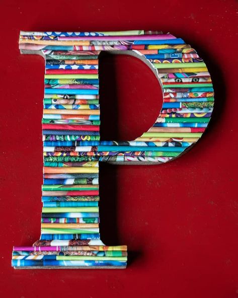 Old Magazine Crafts, Rolled Magazine Art, Recycled Magazine Crafts, Waste Art, Recycled Paper Crafts, Recycled Magazine, Collaborative Art Projects, Rolled Paper Art, Magazine Crafts