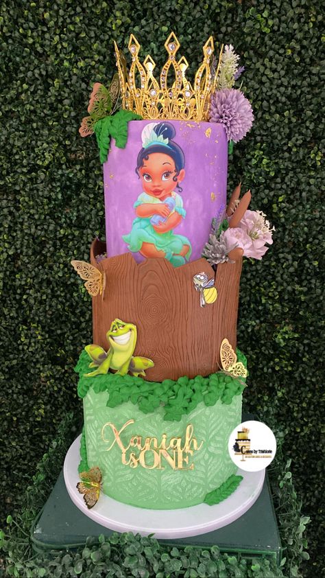 Princess Tiana Themed Birthday Party, Princess Frog Cake, Princess Tiana Birthday Cake Ideas, Baby Tiana Cake, Princess And Frog Theme Party, Princess And Frog 1st Birthday, Princess And Frog Cake, Princess And The Frog First Birthday Party Ideas, Princess In The Frog Birthday Party