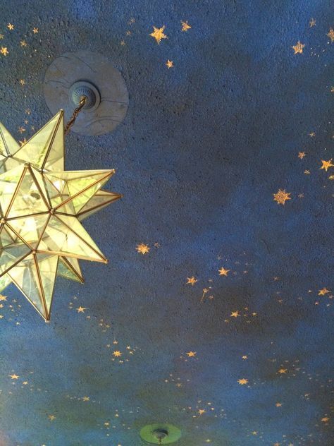 Star Night Ceiling, Pantry In Bedroom Ideas, Starry Night Bathroom Ideas, Diy Starry Night Decorations, Starry Room Decor, Painted Ceiling Stars, Whimsigoth Mural, Starry Night Ceiling Diy, Constellations Ceiling