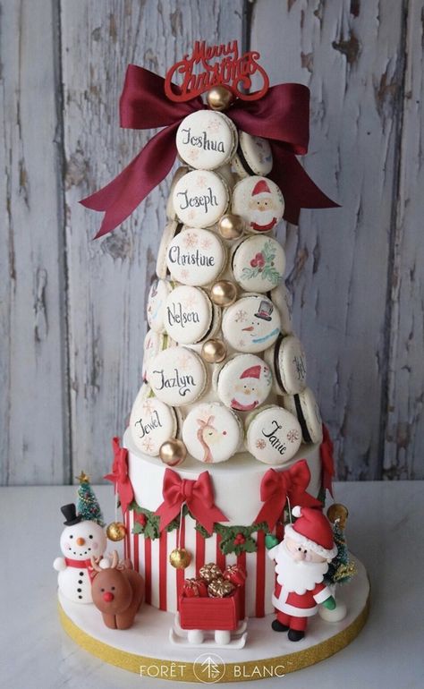 Dessert Christmas Tree, Macaroon Tree, Macaron Tree, Christmas Decor Idea, Christmas Macarons, Christmas Pastries, Christmas Themed Cake, Christmas Cookie Box, Farmhouse Christmas Decor Ideas