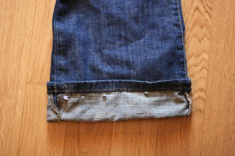 Hem Jeans By Hand, Hemming Pants, Hemming Jeans, Folding Fitted Sheets, Sewing Jeans, Original Hem, Invisible Stitch, Upcycle Tshirt, Hem Pants