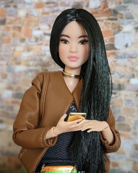 Instagram Black Hair Barbie, Hair Dolls, Barbie Face, Barbie Basics, Barbie Fashionista Dolls, Custom Monster High Dolls, Barbie Family, Curvy Barbie, Barbie Hair