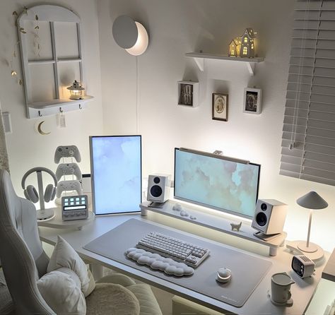 White Streaming Setup, Cintiq Setup, Bilik Lelaki, White Desk Setup, Minimalist Living Room Ideas, Living Room Minimalist, Desk Layout, Room Minimalist, Office Room Decor