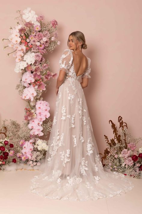 KATRINE - Madi Lane Bridal Editorial Bride, Bridal Showroom, Samantha Wedding, Madi Lane, Boda Mexicana, Delicate Feminine, Bridal Consultant, Feminine Romantic, Wedding Dress With Veil