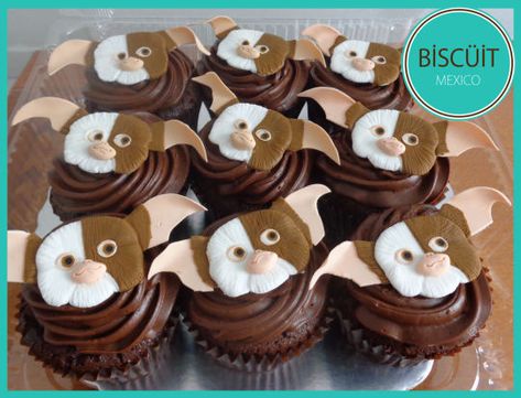 Gremlins Party Ideas, Gremlins Party Decorations, Gizmo Birthday Party, Gremlins Birthday Party, Gremlins Cake, Gremlins Party, Gizmo Cake, Fandom Cakes, Fandom Recipes