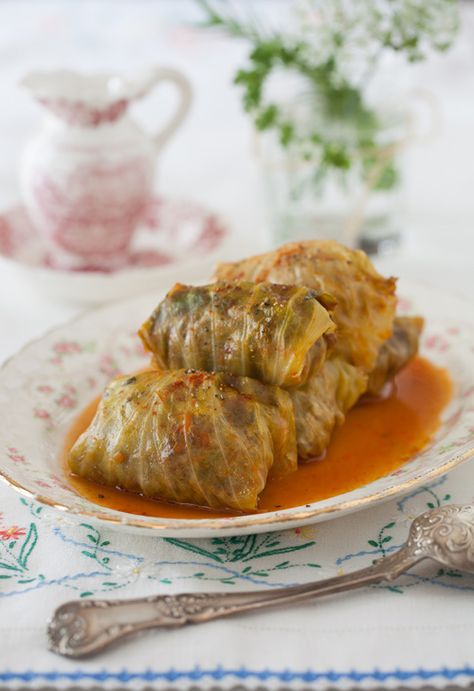 Golubzi - Stuffed Cabbage 2 Golubtsi Recipe, Vegan Cabbage Rolls, Stuffed Cabbage Rolls, Cabbage Rolls Recipe, Stuffed Cabbage, Ukrainian Recipes, European Cuisine, Cabbages, Cabbage Rolls