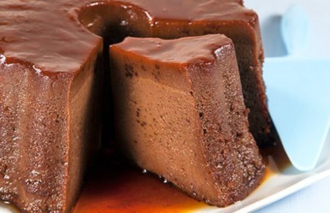 This Portuguese chocolate pudding with caramel recipe creates the ultimate dessert, enjoy. Portuguese Dessert Recipes, Portuguese Sweet Bread, Easy Pudding Recipes, Caramel Recipe, Easy Puddings, Alcoholic Desserts, Portuguese Desserts, Chocolate Pudding Recipes, The Azores