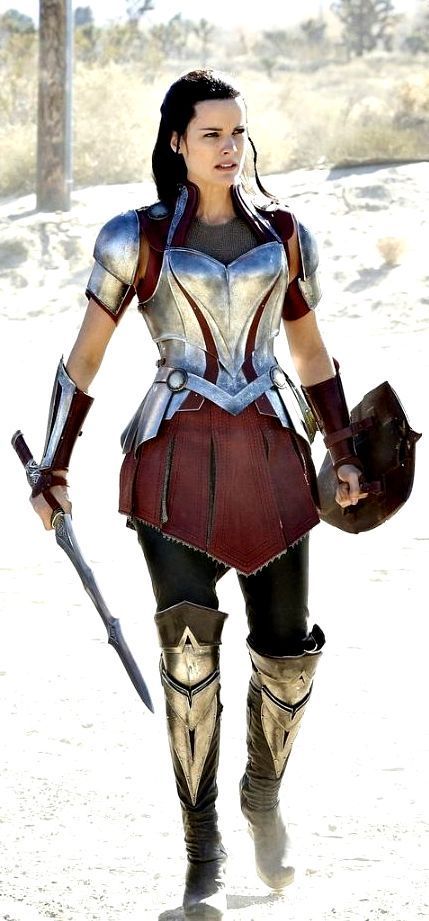 Armor- take this idea and push it just a bit farther into sailor moon territory :3 Woman In Armor, Costume Chevalier, Lady Sif, Costume Armour, Jaimie Alexander, Female Armor, Medieval Armor, Warrior Girl, Fantasy Costumes