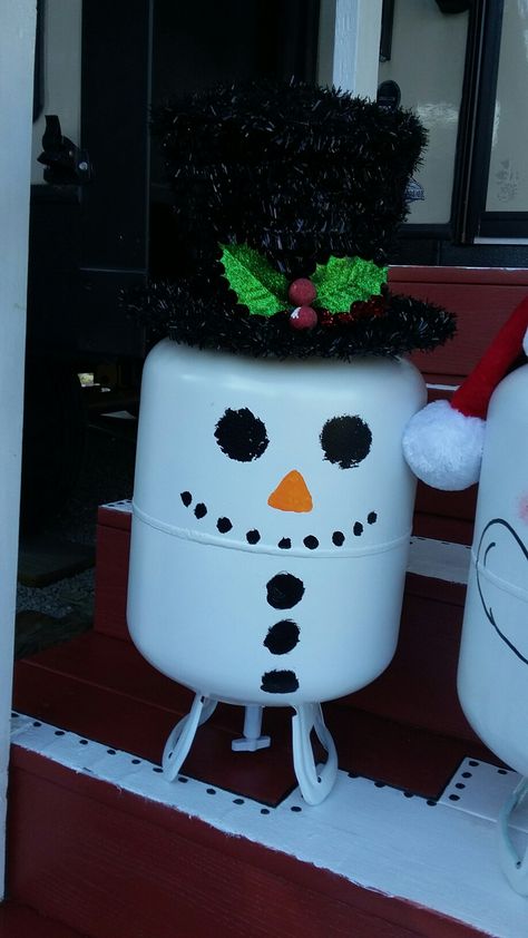 Tank recycle Propane Tank Christmas Ideas, Propane Tank Snowman, Propane Tank Art Christmas, Christmas Propane Tank Art, Helium Tank Repurpose, Freon Tank Art, Propane Tank Art, Propane Tanks, Propane Cylinder