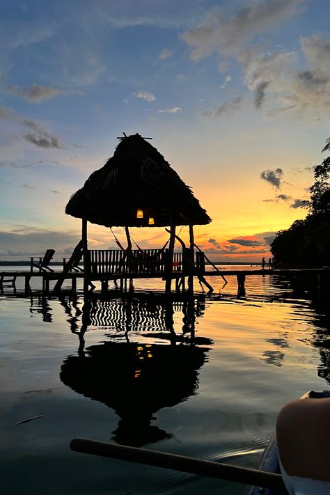 Hotel gringo perdido, peten, guatemala Park Bench, Guatemala, Patio Umbrella, Umbrella, Vision Board, Sound, Outdoor Furniture, Patio, Hotel