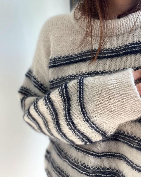 Instagram Sweater With Stripes, Machine Knit, Knitting Kit, Pastel Outfit, Devil Wears Prada, Stockholm Fashion, Mode Inspo, Knitting Women, Mode Vintage