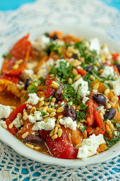 Roasted Red Pepper Salad, Roasted Red Peppers Recipes, Red Pepper Salad, Dimitras Dishes, Bell Pepper Salad, Red Pepper Recipes, Greek Kitchen, Roasted Capsicum, Greek Recipe