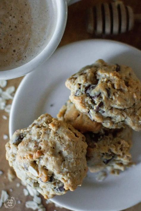 Honey Oatmeal Cookies Quaker Oatmeal Cookies, Oats And Chocolate Chips, Cookies With Honey, Honey Oatmeal Cookies, Oats And Chocolate, Cinnamon Oatmeal Cookies, Brownie Treats, Bread Bar, Healthy Oatmeal Cookies