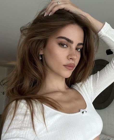 Liva Uz, Bridget Satterlee, Brown Hair Looks, Female Actresses, Selfie Ideas Instagram, Gossip Girl, Pretty Face, Hair Looks, Brown Hair