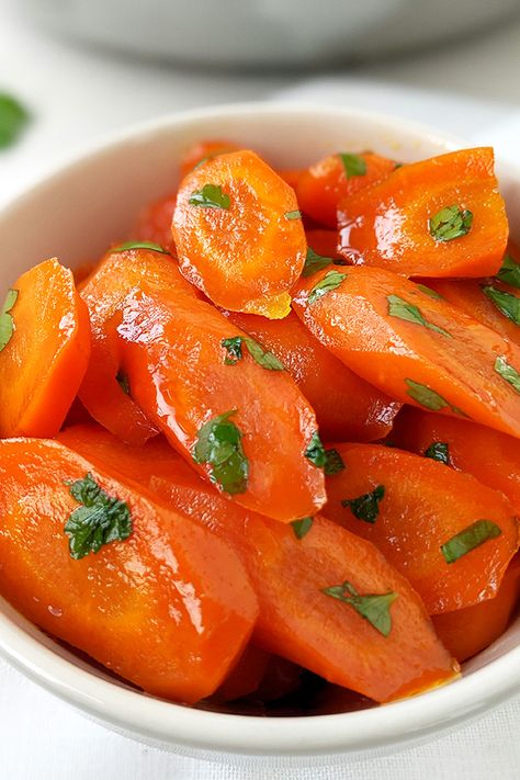 These orange glazed carrots are the perfect side dish. Fresh carrots are lightly glazed with orange juice, honey and a little butter to make a delicious Orange Glazed Carrots, Brown Sugar Glazed Carrots, Glazed Carrots Recipe, Maple Glazed Carrots, Fresh Carrots, Honey Glazed Carrots, Food Doodles, Brown Sugar Glaze, Cranberry Sauce Homemade