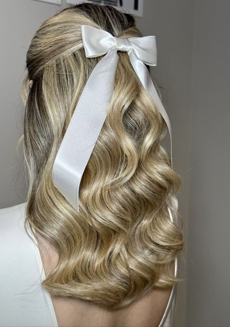 #hair #aesthetic #aesthetictumblr #aestheticphotos #hairstyles #blondehairstyles #bride #bridesmaid #wedding #engagement #white #bridal #bridalhairstyle White Bow Hairstyle Wedding, Fancy Bow Hairstyle, Barbie Wedding Hair, Bridesmaid Hair Bow, Wedding Hairstyles Bow, Bride Hair Bow, Wedding Hair Aesthetic, Conformation Hairstyles, Curled Blonde Hair