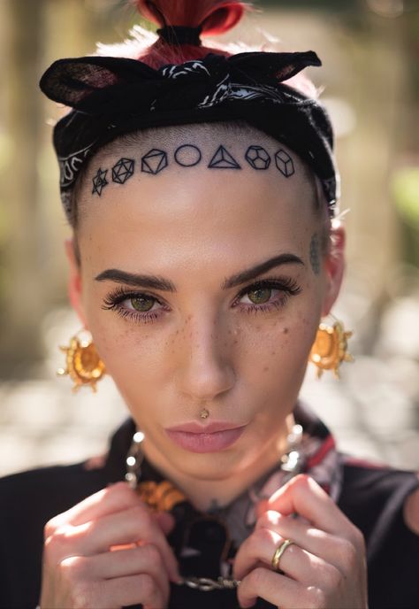 Hairline Tattoo, Yantra Tattoo, Hairline Tattoos, Hair Henna, V Bangs, Face Tattoos For Women, Shaved Hair Cuts, Tattoo Spots, Shaved Head Women