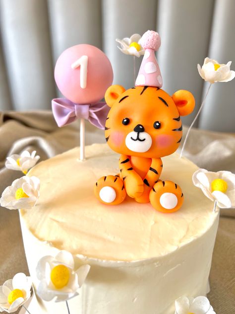 Tiger birthday cake. Baby birthday cake. Kids birthday cake. First birthday cake. Tiger Theme Cake 1st Birthdays, Birthday Cake Tiger Theme, Tiger Cakes For Kids, Cute Tiger Cake, Tiger Theme Cake, Tiger Fondant, Tiger Themed Birthday Party, Cake 1 Year Boy, Cake Baby Birthday