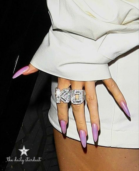 Kiley Jenner Nails, Kylir Jenner, Rihanna Nails, Rihanna Fashion Outfits, Jenner Nails, Stile Kylie Jenner, Kylie Nails, Kylie Jenner Nails, Celebrity Nails