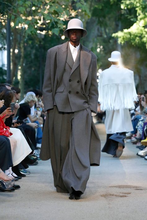 90s Fashion 2023, Mens Oversized Suit, High Fashion Men Outfits Casual, Oversized Suits Men, Mens Fashion Runway, High Fashion Menswear, Peter Pan Kostüm, Mens High Fashion, Suit Runway