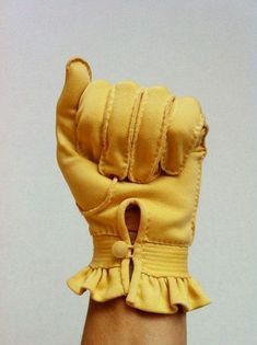 20 Looks with Fashio Lalla Hasna, Gloves Outfit, Yellow Gloves, Gloves Vintage, Fashion Gloves, Gloves Fashion, Vintage Gloves, Chique Outfits, Mellow Yellow