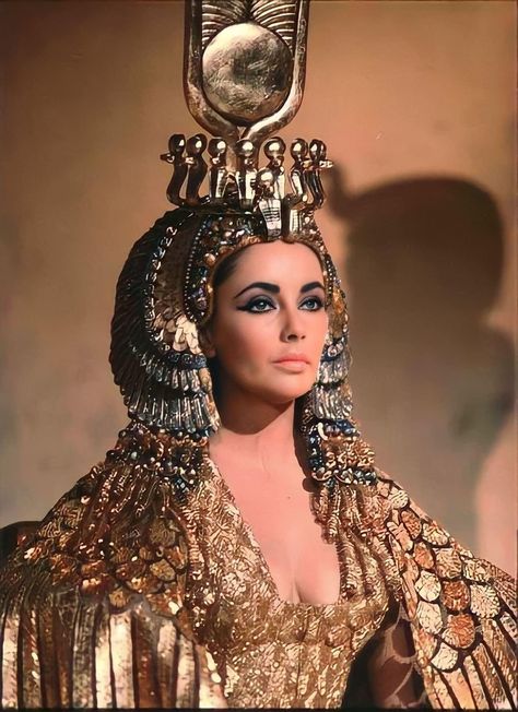 Cleopatra Aesthetic, Cleopatra Quotes, Cleopatra Halloween, Elizabeth Taylor Cleopatra, Queen Cleopatra, 70s Women, Egyptian Queen, Quotes Wisdom, Actrices Hollywood