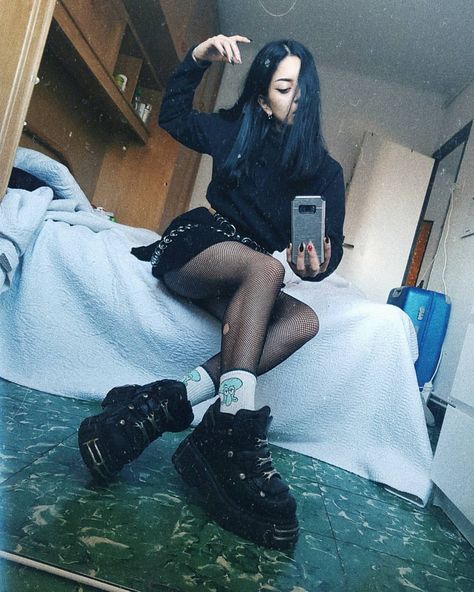 Goth Sneakers Outfit, New Rock 106 Outfit, Newrocks Shoes Outfits, New Rock Shoes Aesthetic, New Rock M106, New Rock Boots Outfit, New Rock Shoes Outfit, New Rock Outfit, Platform Sneakers Outfit