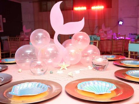 Loving the mermaid tail and balloon centerpiece at this Mermaid Birthday Party are gorgeous!! See more party ideas and share yours at CatchMyParty.com #catchmyparty #partyideas #mermaidparty #mermaidpartydecorations #mermaidcenterpiece Little Mermaid Centerpieces, Mermaid Birthday Party Ideas, Sea Party Ideas, Balloon Centerpiece, Mermaid Balloons, Mermaid Birthday Party Decorations, Mermaid Theme Birthday Party, Ariel Birthday, Mermaid Party Decorations