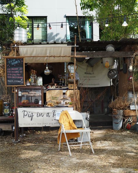 Slow Bar Coffee, Market Stall Display, Coffee Signage, Restaurant Kitchen Design, Shop Architecture, Coffee Shop Concept, Mini Cafe, Study Cafe, Gallery Cafe