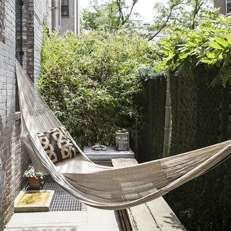 Decorating A Patio, Small Patio Ideas, Patio Hammock, Ikea Outdoor, Small Outdoor Patios, Narrow Garden, Backyard Hammock, Small Courtyard, Tiny Balcony