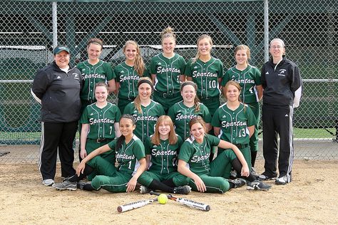 Softball Team Photos, Team Picture Poses, Softball Team Pictures, Softball Pictures Poses, Sports Team Photography, Kids Softball, Softball Photography, Softball Photos, Photography Sport