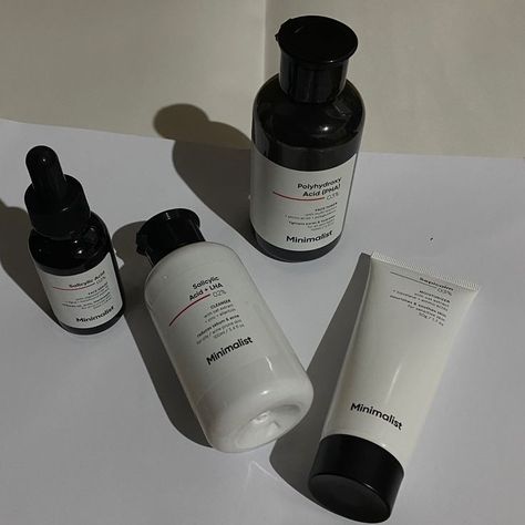 Skincare Aesthetic Minimalist, Minimalist Face Wash, Minimalist Skincare Products Aesthetic, Minimalist Skincare Aesthetic, Black Skincare Products, Men Skincare Aesthetic, Minimalist Skincare Products, Minimalist Sunscreen, Skincare Minimalist