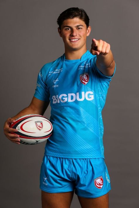 Louis Rees Zammit, Rugby Guys, Rugby Muscle, England Rugby Players, Fit Rugby Players, Gloucester Rugby, Louis Rees Zammit Rugby, Rugby Boys, Sports Boys