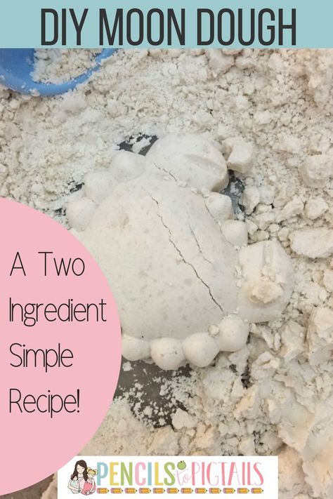 This easy 2 ingredient moon dough / moon sand recipe will definitely be a hit with your kids! Today I’m showing you how to make it using flour and baby oil to create a mixture that can best be described as a fun cross between play dough and sand! #moonsand #toddlers #toddleractivities Diy Moon Dough, Moonsand Recipe, Moon Dough Recipe, Moon Sand Recipe, Flour Baby, Moon Dough, Sand Recipe, Sand Dough, Sands Recipe