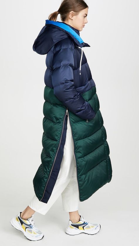 Tory Sport Oversized Satin Down Coat Preppy Sweater, Carine Roitfeld, Quoi Porter, Coat Trends, Estilo Hippie, Puffy Coat, 가을 패션, Down Coat, Big Deal