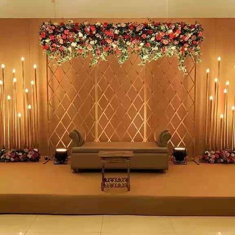 Low Budget Stage Decoration, Simple Sangeet Decoration Stage Indoor, Indoor Wedding Reception On A Budget, Hindu Engagement Stage Decoration, Simple Wedding Stage Decorations Indoor, Engagement Decorations Indian Simple, Low Budget Wedding Decorations, Reception Stage Decoration Indian Indoor, Engagement Photobooth