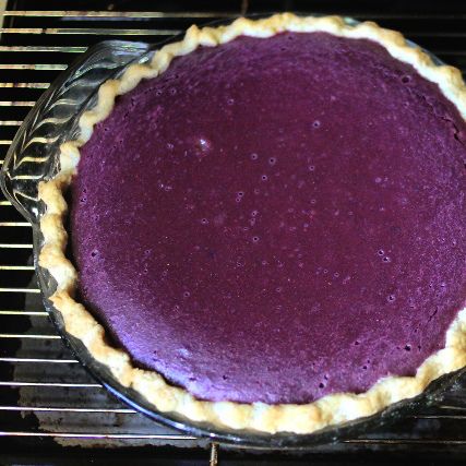 Purple Sweet Potato Pie Purple Sweet Potato Pie, Purple Pie, Ella Vegan, Kitchen Purple, Ube Recipes, Forbidden Rice, Sweet Potato Pies Recipes, Crazy Weather, Filipino Dessert