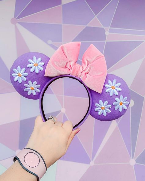 Daisy Duck Ears, Daisy Duck Mickey Ears, Duck Crafts, Daisy Patches, Disney Ears Headband, Diy Mickey Ears, Disney Mickey Ears, Daisy Duck, Disney Nerd