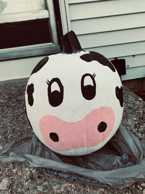 painted a cute little cow pumpkin for my boyfriends neices and nephew to enjoy :)) im OBSESSED with cow print so this seemed fit for my pumpkin this year Painting Cow Print, Cow Print Pumpkin, Cute Painted Pumpkin Ideas, Cow Pumpkin, Pumpkin Painting Party, Pumpkin Decorating Diy, Halloween Pumpkin Crafts, Creative Pumpkin Painting, Cute Pumpkin Carving