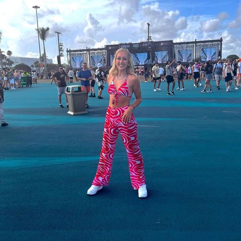 pink concert outfit. rolling loud miami. Illenium Concert Outfit, Rolling Loud Outfits Miami, Rolling Loud Outfits, Pink Concert Outfit, Loud Outfits, Rolling Loud Miami, Outfits Miami, House Fits, Pink Concert