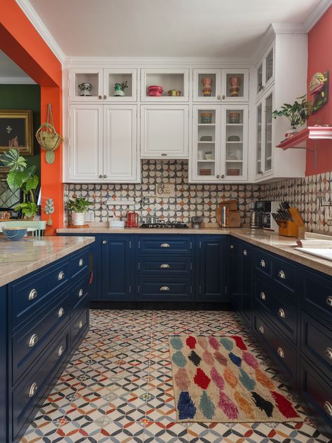 27 Navy Blue Kitchen Cabinets – Your Motor Geek Navy Blue And Orange Kitchen, Antique Blue Kitchen Cabinets, Kitchen Navy Cabinets, Blue And Red Kitchen, Blue And Orange Kitchen, Modern Colorful Kitchen, Cobalt Blue Kitchen, Kitchen With Blue Cabinets, Bauhaus Kitchen